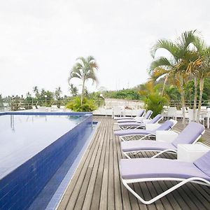 RedDoorz Premium near Senggigi Beach